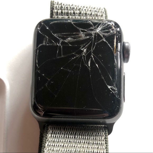 Used Apple Aluminum 3 Series w/GPS & Packaging - Picture 7 of 8